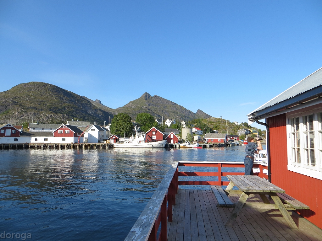 Lofoten_MG_1019.JPG - ...built over the water of the harbour...