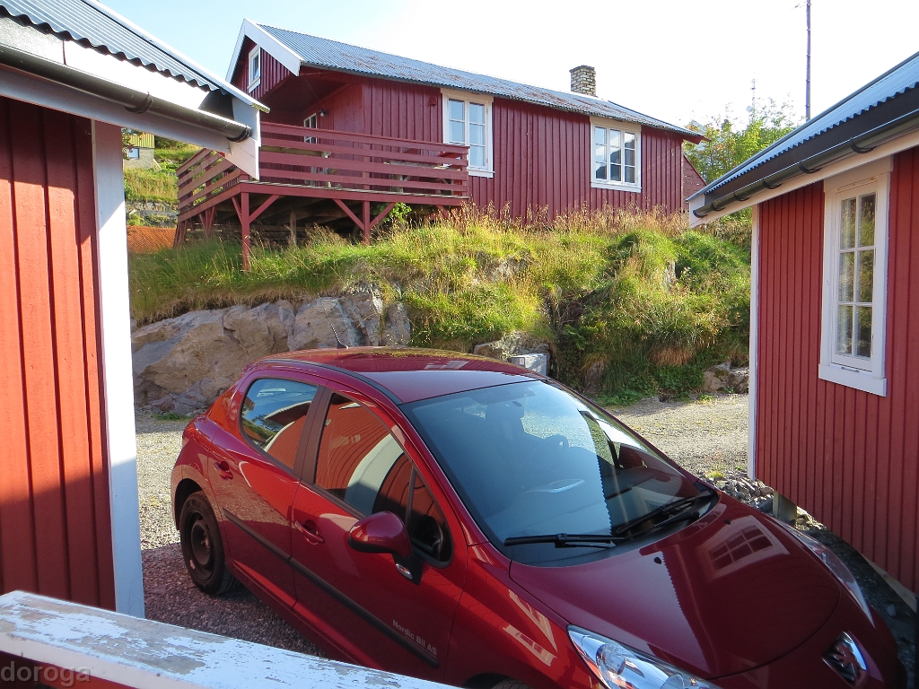 Lofoten_MG_1020.JPG - ...with private parking...