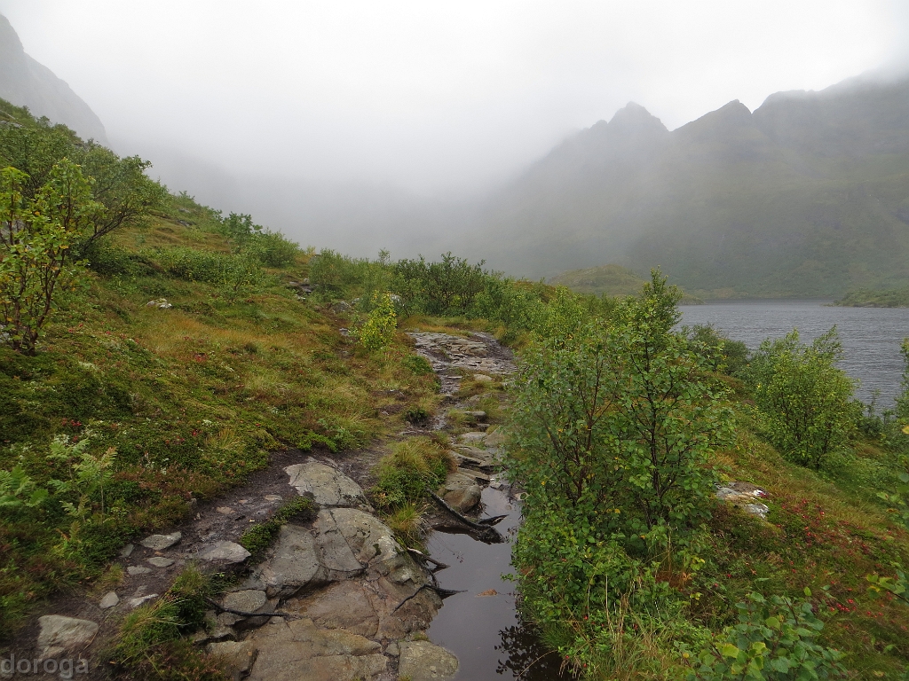 Lofoten_MG_1059.JPG - Still raining on the next day...we visit the south shore of Agvatnet...