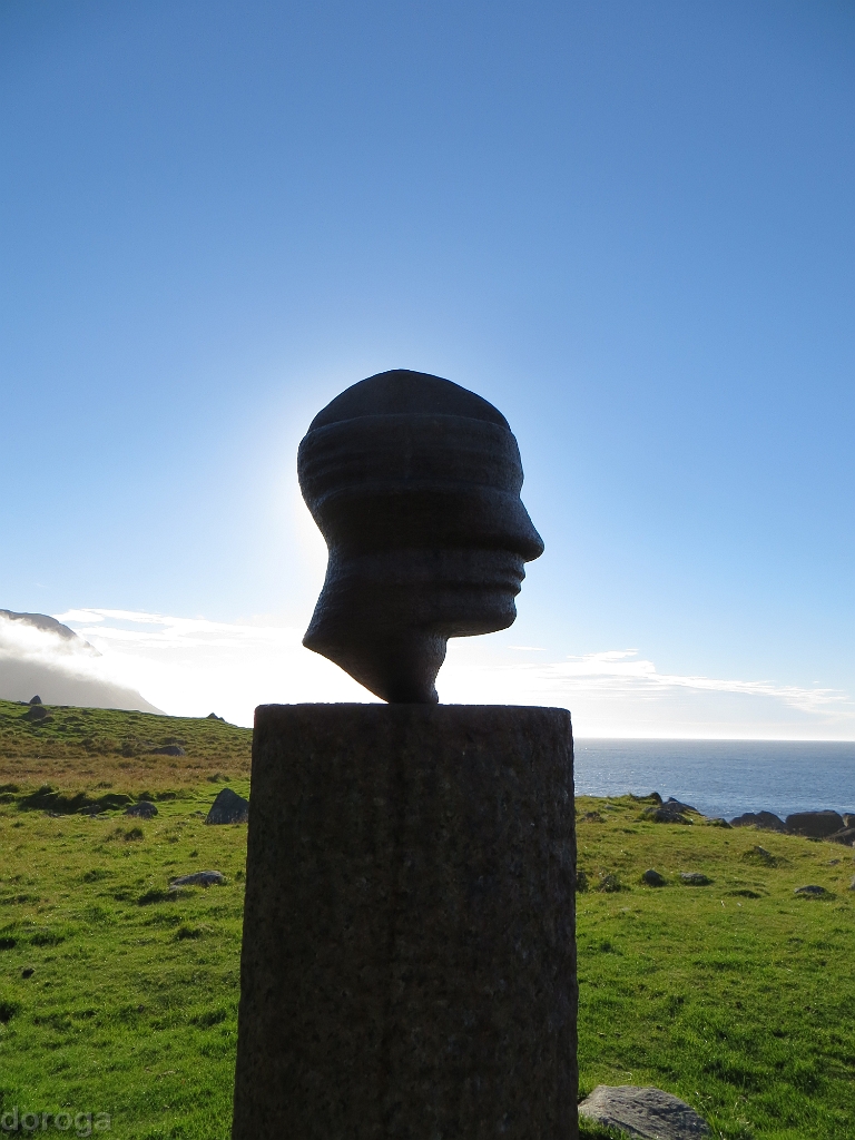 Lofoten_MG_1242.JPG - A random sculpture on the way back...