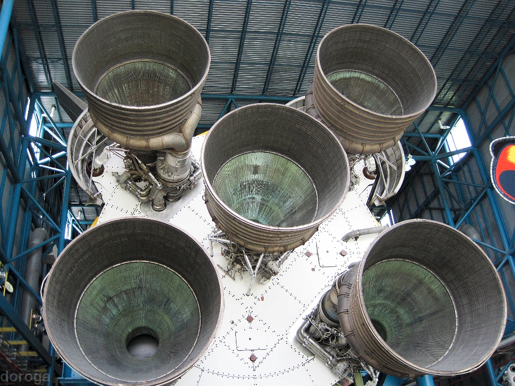 KennedySpaceCentre_MG_2799.JPG - Kennedy Space Centre, Saturn 5 the big end